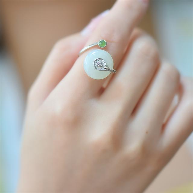 【​限​定​販​売​】 019 银镶嵌和田玉平安扣戒指|品得拍—24小时在线拍卖平台 指輪・リング